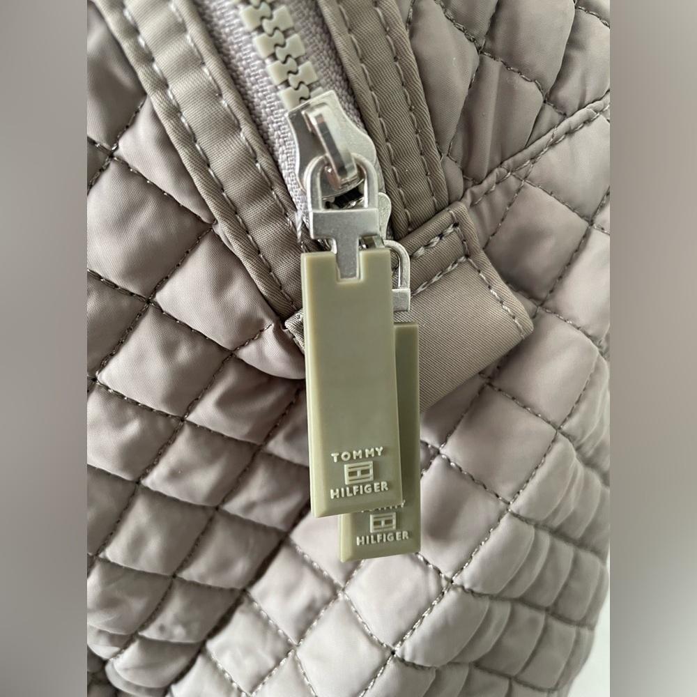 Tommy Hilfiger Quilted Puffer Backpack Arianna Medium Dome - Picture 11 of 11